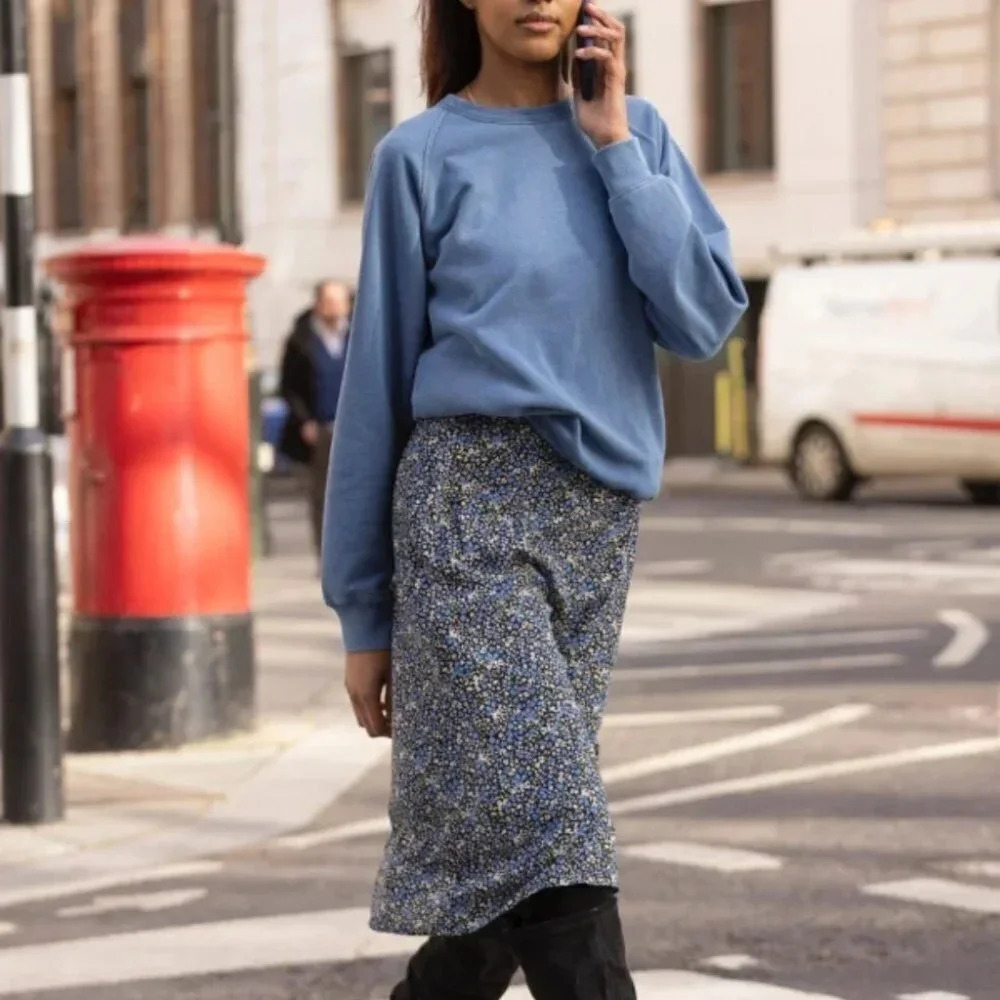 Uniqlo Womens Size Medium Crew Neck Indigo  Dye Sweatshirt